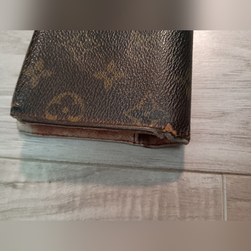 Authentic Louis Vuitton Viennois Kisslock Wallet - Picture 5 of 15